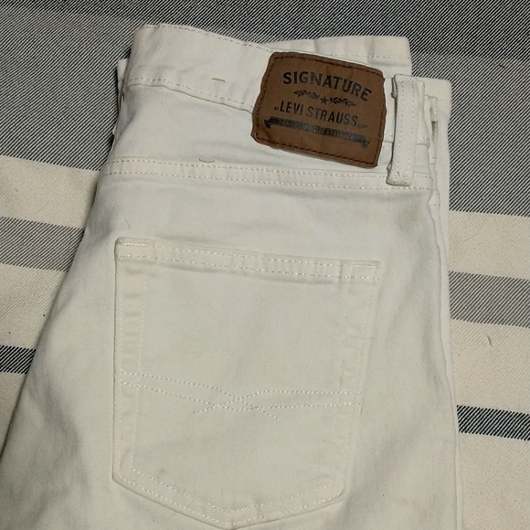 Signature by Levi Strauss Men's Jeans (30W x 30L) - Picture 2 of 5